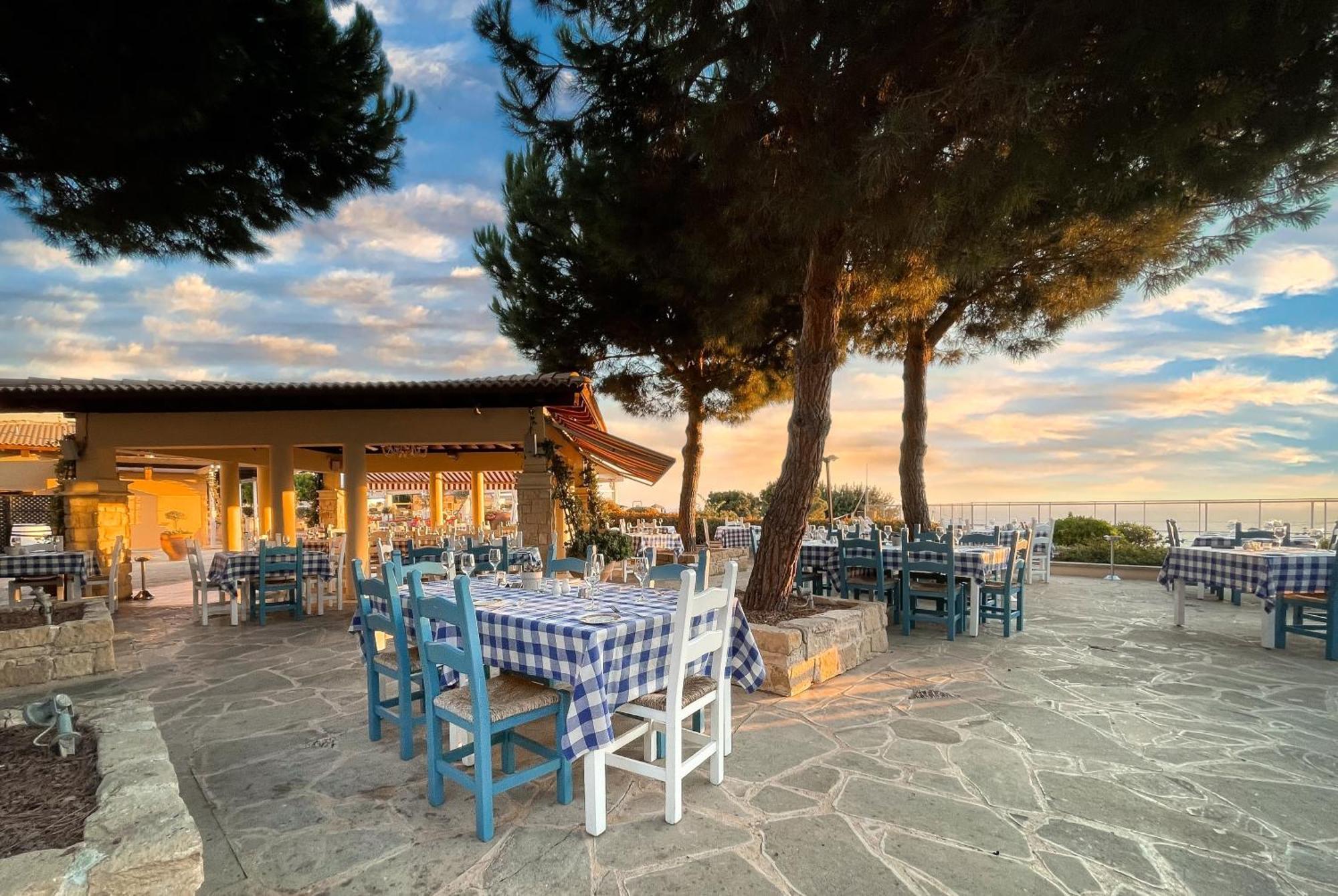 2 Bedroom Apartment Chloe With Communal Pool, Aphrodite Hills Resort Kouklia Exteriör bild