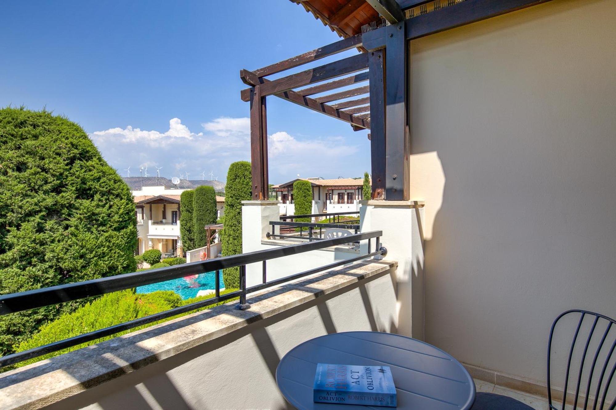2 Bedroom Apartment Chloe With Communal Pool, Aphrodite Hills Resort Kouklia Exteriör bild