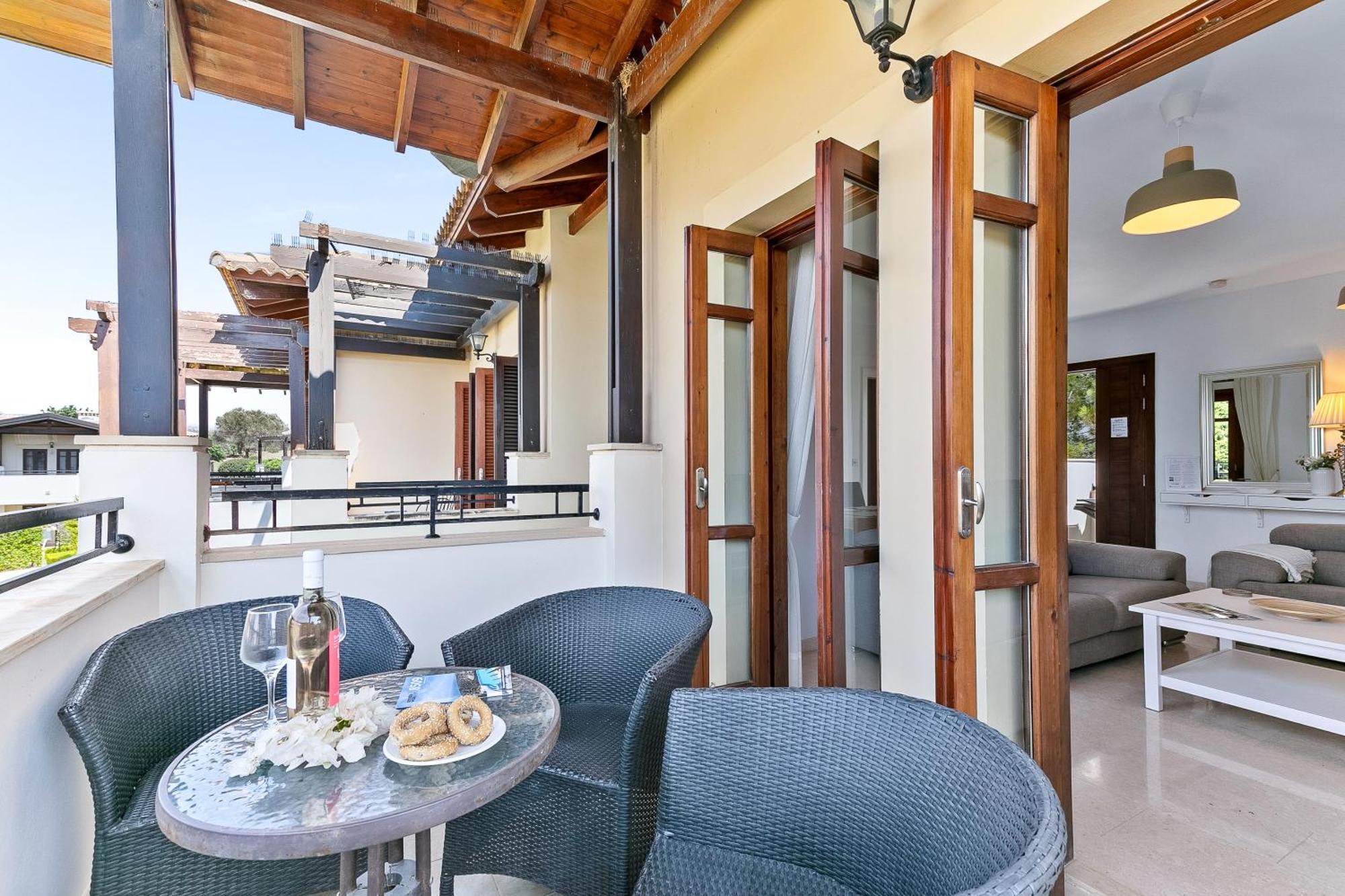 2 Bedroom Apartment Chloe With Communal Pool, Aphrodite Hills Resort Kouklia Exteriör bild