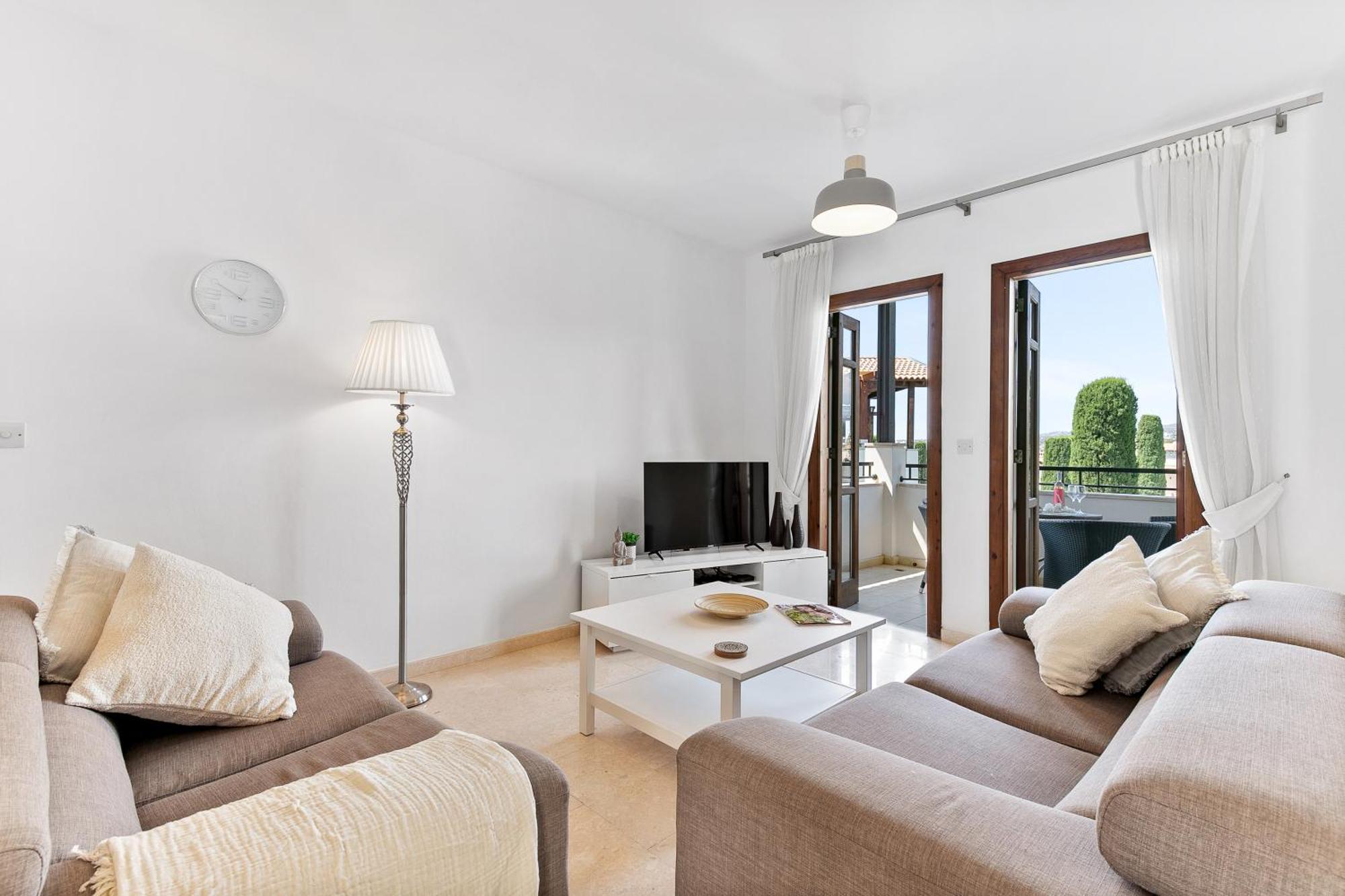 2 Bedroom Apartment Chloe With Communal Pool, Aphrodite Hills Resort Kouklia Exteriör bild