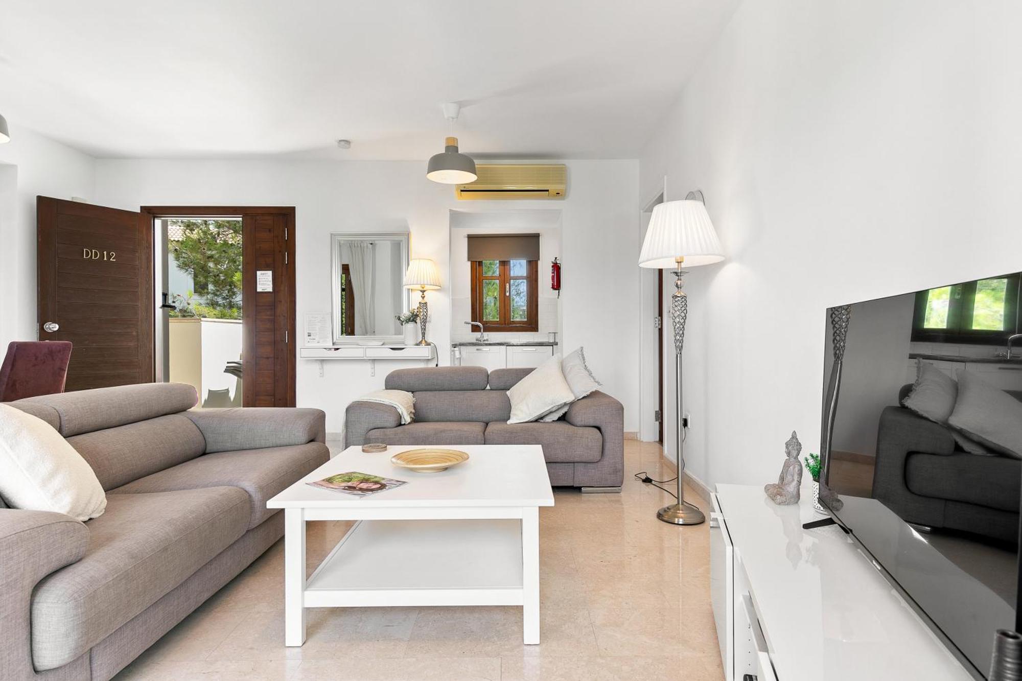 2 Bedroom Apartment Chloe With Communal Pool, Aphrodite Hills Resort Kouklia Exteriör bild
