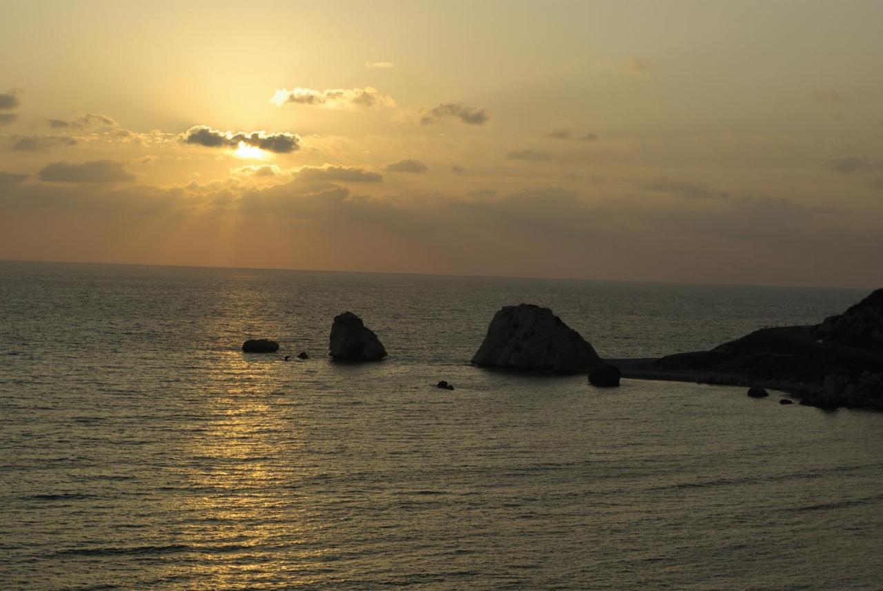 2 Bedroom Apartment Chloe With Communal Pool, Aphrodite Hills Resort Kouklia Exteriör bild
